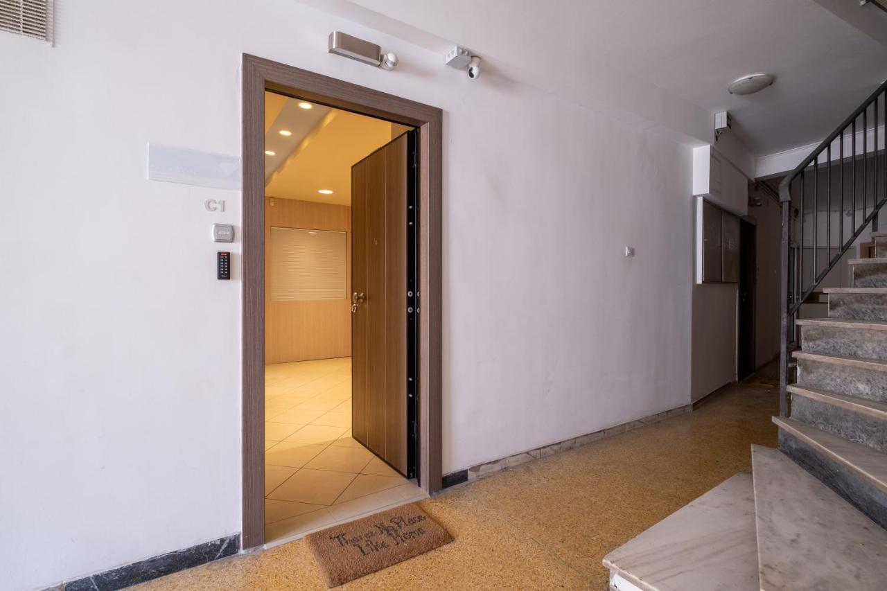 Amazing Apartments @ Monastiraki Subway Station Афины Экстерьер фото