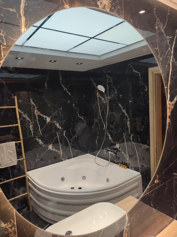 Amazing Apartments @ Monastiraki Subway Station Афины Экстерьер фото